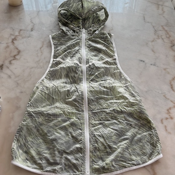 Nike Tech Hyperfuse Hooded Vest Sz small sleeveless long vest windbreaker - Picture 12 of 12